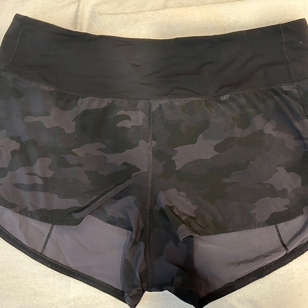 Lululemon Deep coal camo Speed up Athletic Shorts sz 14 high rise 2.5 inseam